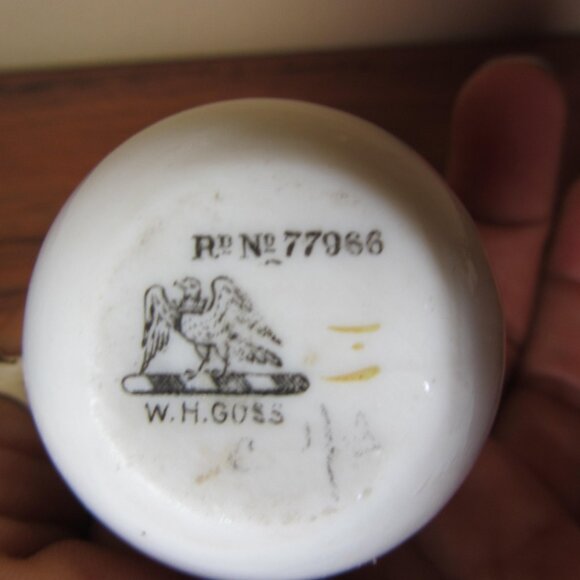 W.H. Goss crested heraldry china vintage Dorothy Vernon (GC071 Grace) - Picture 6 of 7